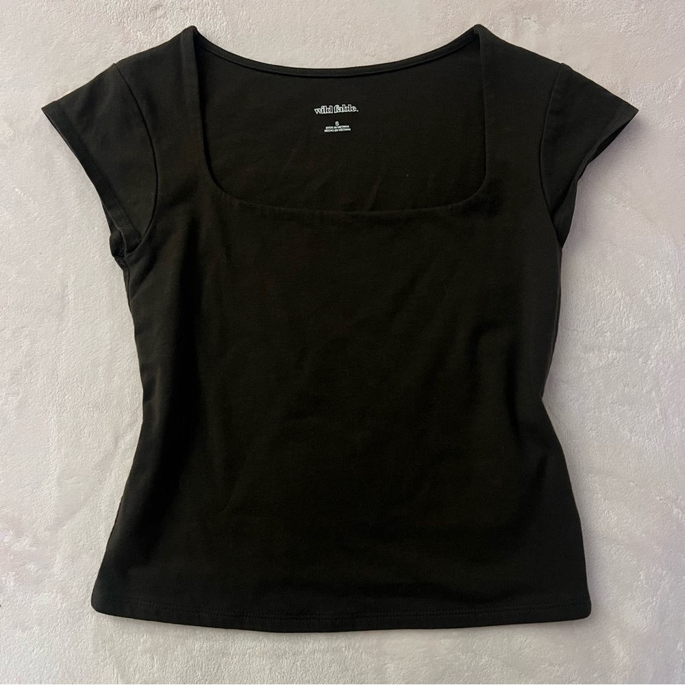 brown crop top.